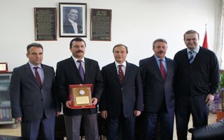 SGK'dan Aziziye Eğitim Kurumlarına plaket