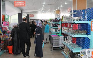 Düzgün Market yeni şubesiyle Yıldızkent'te