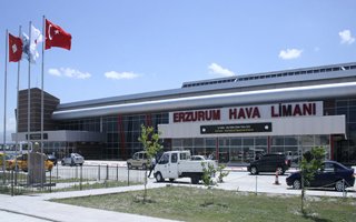 Erzurum Havalimanında yolcu yoğunluğu