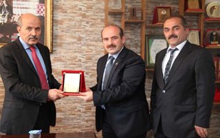 Bilge'ye plaketli teşekkür