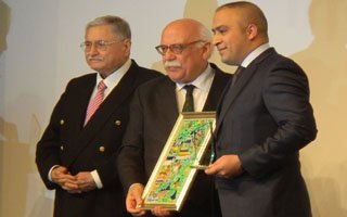 Alyılmaz'a Türk dünyası bilim ödülü verildi
