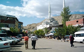 Narman'da yurt sıkıntısı en büyük sorun