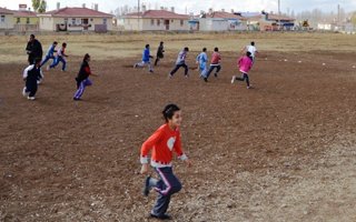 Aziziye'de dar gelirli çocukların yüzü güldü