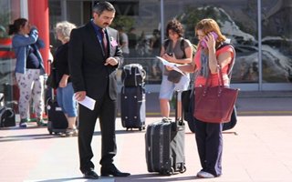 Öğretmenler terminalde karşılanıyor