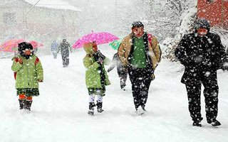 Erzurum'da eğitime kar engeli 