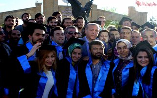 Erdoğan'la Mezuniyet Pozu