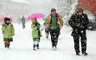 Erzurum'da okullara kar tatili uzatıldı