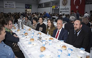 Atatürk Üniversitesi ailesi iftarda buluştu