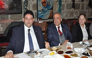 Çomaklı ve Oral kahvaltıda bir araya geldi