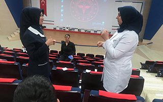 Erzurum'daki sağlıkçılar işaret dili öğreniyor