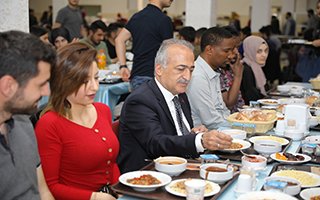 Rektör Çomaklı öğrencilerle iftarda buluştu 