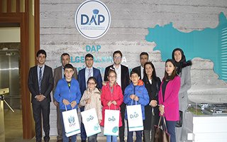 Minik öğrenciler DAP’tan kütüphane istedi