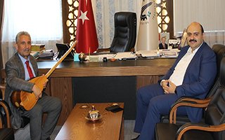 Başkan Orhan'a Halk Ozanı Usulü Teşekkür 