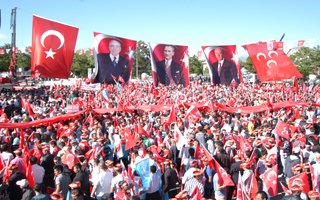 Bahçeli Erzurum'da Erdoğan'a yüklendi