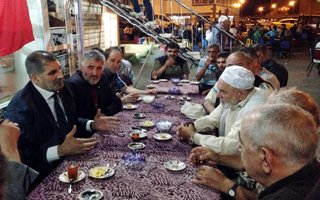 Kaya'nın iftar sonrası sohbetleri ilgi görüyor