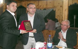 Kaymakam'dan Başkan Cengiz'e plaket 