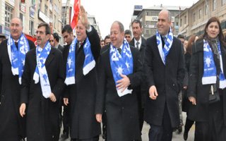 Bakan Güllüce 'sevgi yürüyüşü'ne katıldı