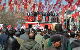 Hınıs ilçesinde Saadet Partisi rüzgarı esti