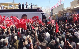 MHP'li Aydın'dan Olur'da coşkulu miting