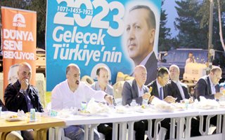 Ak Partililer ahde vefa iftarında buluştu