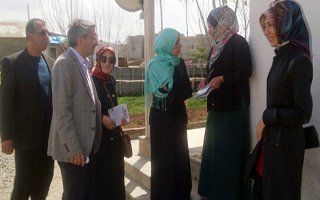 Zehra Taşkesenlioğlu'na Hınıs'ta yoğun ilgi
