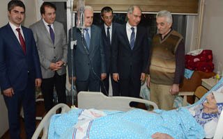 Efkan Ala hastaları ziyaret etti