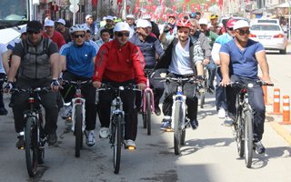 Genç Aday Tarıkdaroğlu pedal çevirdi