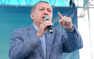 Erdoğan Erzurum'da muhalefete yüklendi