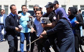 Erzurum'da sandık başkanını dövdüler
