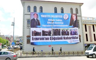 Bakan Sevinci Belediyenin Duvarına Yansıdı