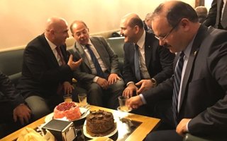 Bakan Akdağ'a sürpriz doğum günü