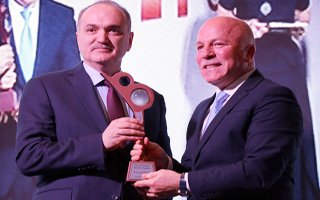 Sekmen “Yılın Belediye Başkanı” seçildi