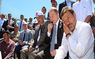 Akdağ, şehidin mezarı başında Kur’an okudu...