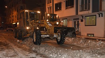 Yakutiye'de gece-gündüz karla mücadele