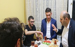 Başkan Orhan'dan öğrencilere çat kapı sahur 