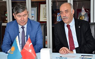 Kazak Büyükelçiden ETSO’ya ziyaret 