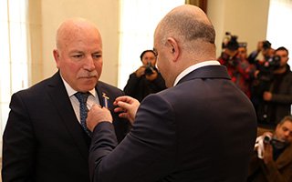 İlham Aliyev'den Sekmen'e Onur Madalyası
