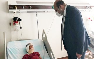 Küçük kazazedeye Başkan Orhan moral verdi