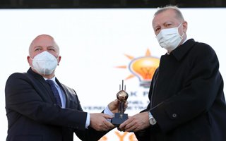 Erdoğan’dan Sekmen’e çok özel ödül