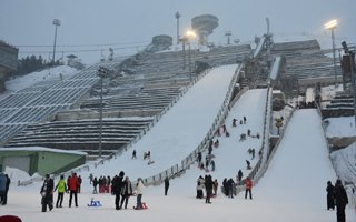 Elmalı’dan atlama kulelerinde kızak etkinliğine tepki