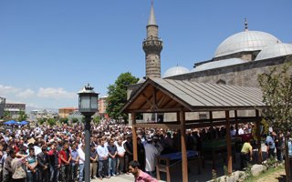 Polis memuru kalp krizi geçirerek öldü