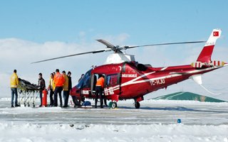 Ambulans Helikopter hızır gibi yetişiyor