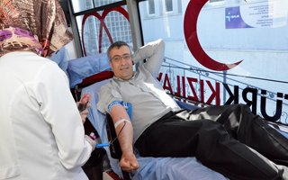 Palandöken belediyesi çalışanları kan verdi