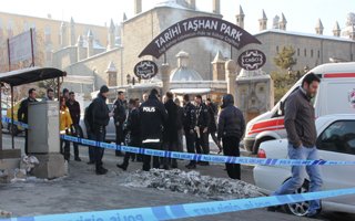 Erzurum'da cami önünde sır ölüm!