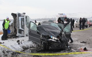 Erzurum'da feci kaza: 1 ölü 27 yaralı