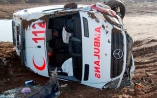 Erzurum'da ambulans kaza yaptı: 4 yaralı