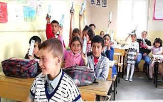 Büyükşehir'in gezici aracı okulları dolaşıyor