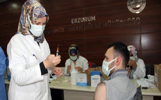 Erzurum OSB’de yerinde aşı uygulaması