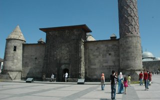 Erzurum tarihine yerli turist ilgisi