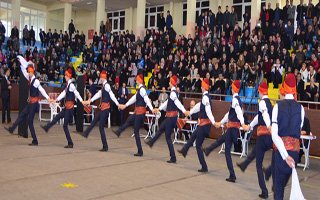 Erzurum halk oyunlarına doyacak